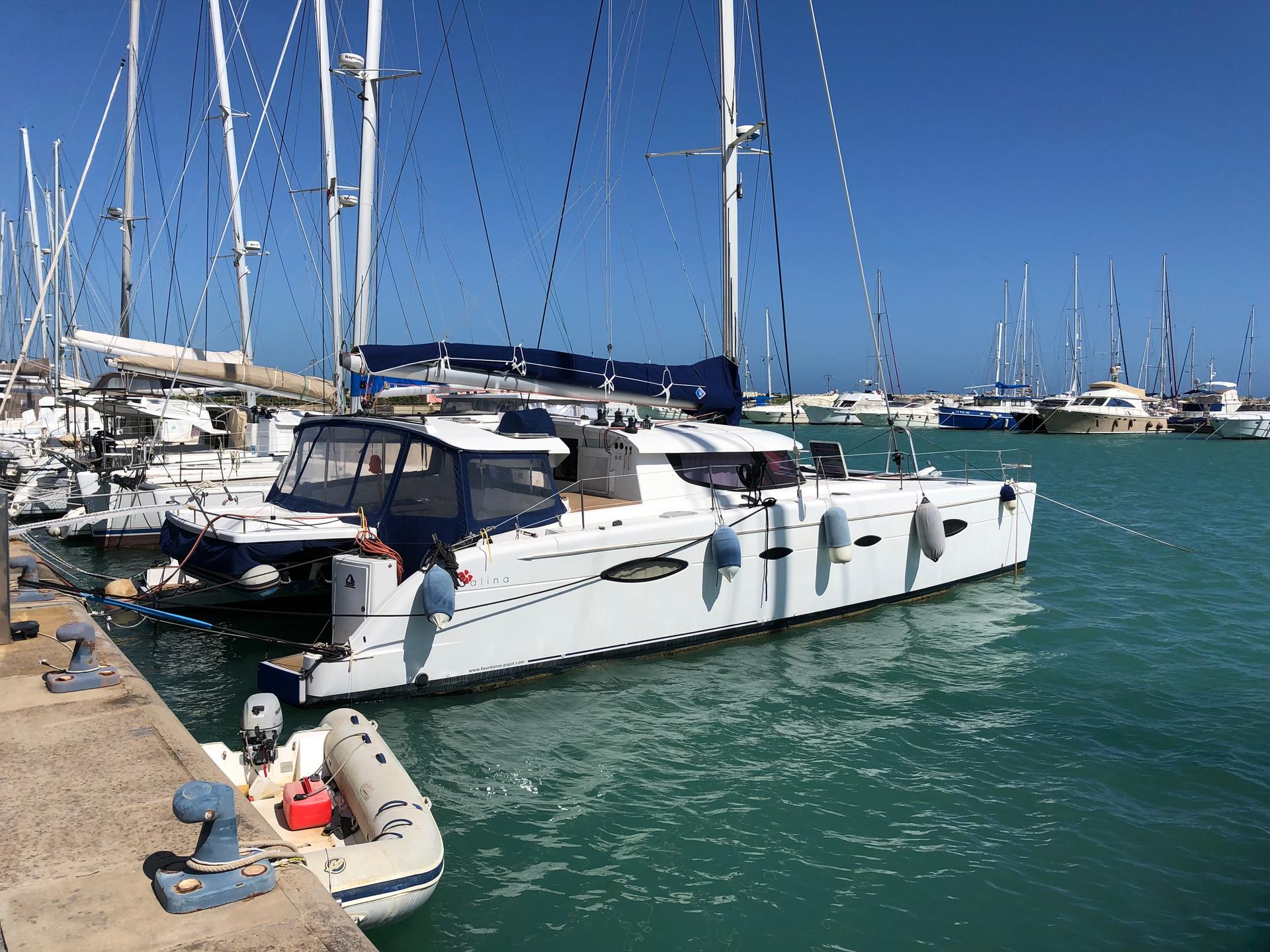 slider 25 Fountaine Pajot Salina 48